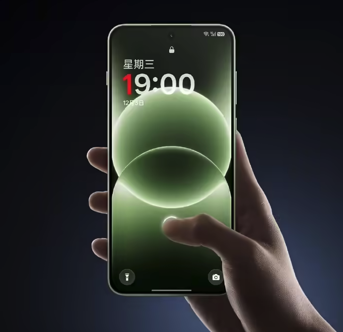 12月3日消息,一加正式召开新品发布会,备受瞩目的性能旗舰一加Ace 6T如期亮相。该机最大亮点在于全球首发搭载高通骁龙8 Gen 5处理器,配合165Hz高刷屏、8300mAh超大电池等旗舰级配置,以2399元的起售价打破性能旗舰定价惯例,为中端手机市场树立全新标杆。